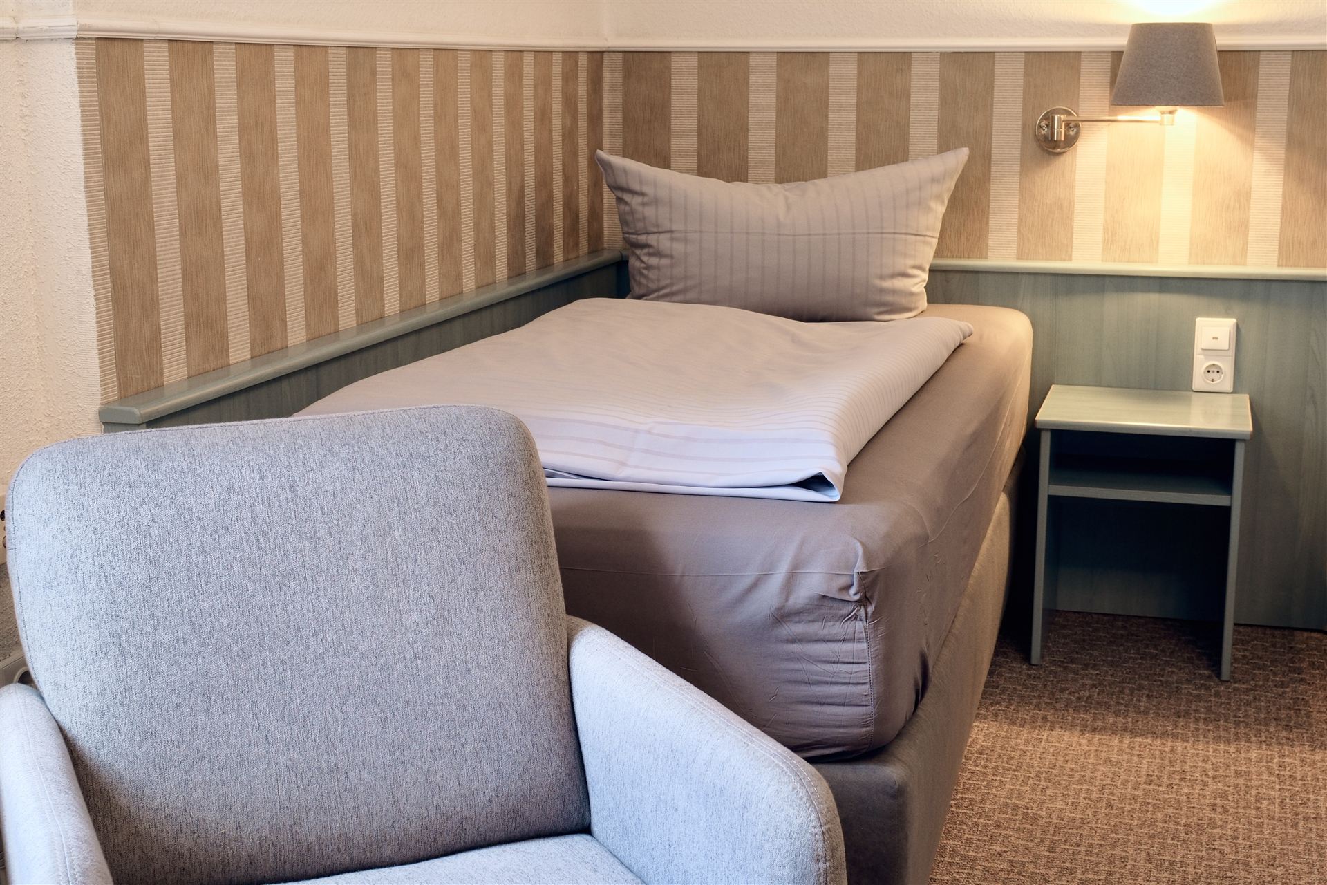 Zimmer 9 · Zwei getrennte Betten, Bild 3