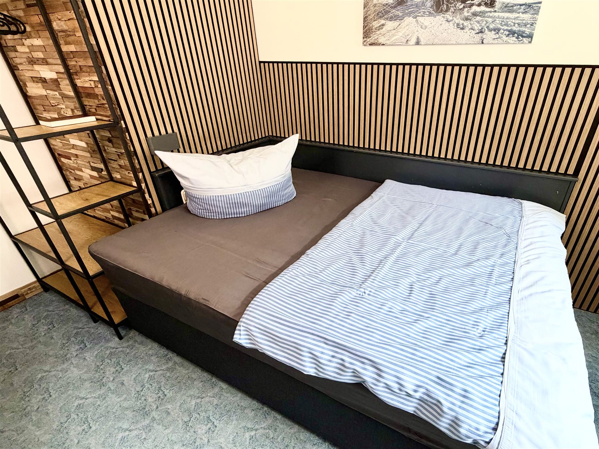 Zimmer 10 · Doppelzimmer mit Eckdusche, Bild 6