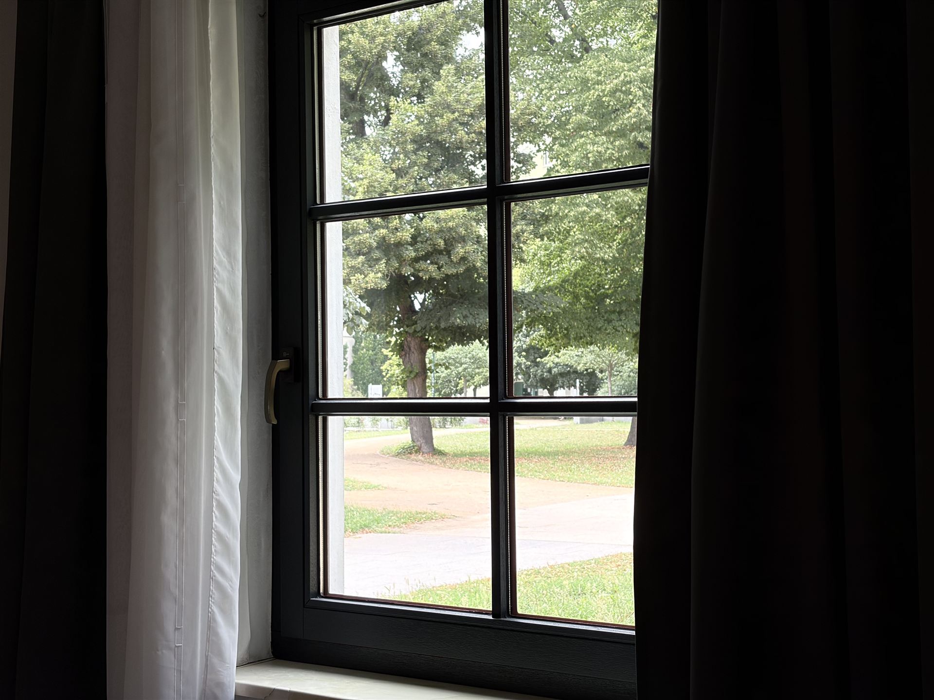 Zimmer 12 · Erdgeschoss, Blick ins Grüne, Bild 3